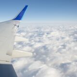 「遠い…」祖母の介護に必要な飛行機移動。家族の疲労と悔いが残った遠距離介護の現実【体験談】