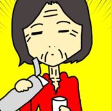 検尿用のコップに飲み物を注ぐ母…紙コップの使い方としては合っているが #母の認知症介護日記 316