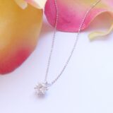 「これ、幸せになれるネックレス」無理やりのプレゼント。上司の重すぎるアプローチに私は…