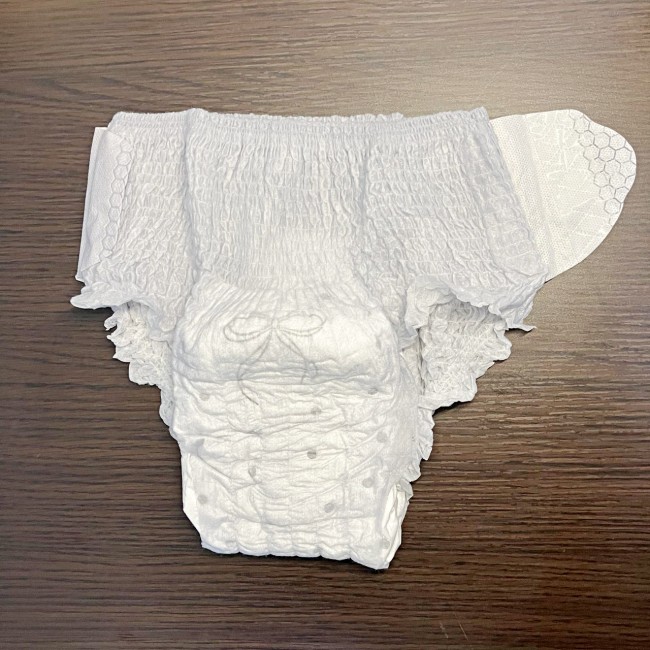 ショーツ型なのに…? ズボンを脱がずにラクラク交換! SNSで話題の「お出かけ交換ショーツ」を試してみた♪