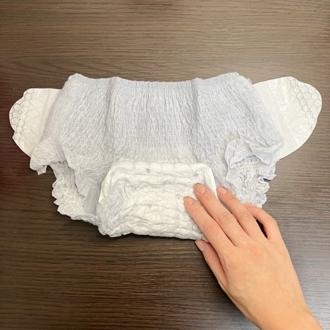 ショーツ型なのに…? ズボンを脱がずにラクラク交換! SNSで話題の「お出かけ交換ショーツ」を試してみた♪