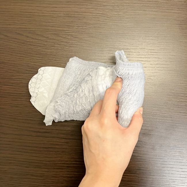 ショーツ型なのに…? ズボンを脱がずにラクラク交換! SNSで話題の「お出かけ交換ショーツ」を試してみた♪