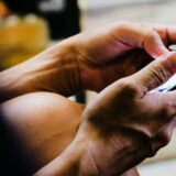 「結婚式の話を進めよう」半年前に別れた彼からゾッ…な連絡が。現実を受け止められなかった元彼