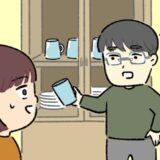 「実家もこうだから！」初めて彼氏の家へ行った私⇒食器棚を見て衝撃！コップやお皿が…