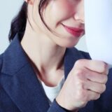 「私より先に結婚なんて許さない」彼が勤める会社に入社して…私に恨みを募らせた、幼なじみの暴走