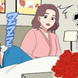 ホテルで目覚めると、見覚えのないバラの花束が！？彼から聞かされた前夜の出来事とは
