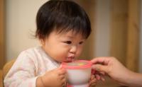【医師監修】赤ちゃんはいつからストローで飲めるの？ 