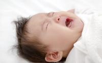 【医師監修】赤ちゃんが泣き止まないときの原因と対処法とは？