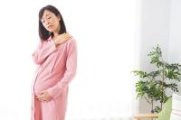 【医師監修】妊婦さんは肩こりになりやすい?理由と原因を解説