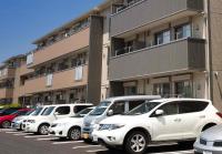 「え！？」下校後、マンションの駐車場をうろつく1年生→危ないので保護者に伝えた結果、予想外の返答にあ然…！