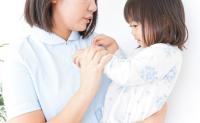 手が赤く腫れているけど「痛くない」という娘…登園後、まさかの保育士さんと受診することになり！？