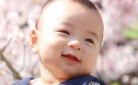 尊すぎる…！桜×笑顔にきゅん♡見ているだけでほっこり。春の赤ちゃん・子どもたちのかわいい瞬間6選