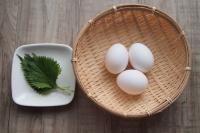 卵と大葉があったら【危険すぎ…！食べ出したら止まらない】マヨと“あの液体”大さじ1ずつ入れて！