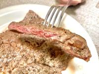 【ステーキ肉はすぐに焼かないで〜〜！！！】スーパー精肉担当者が警告「絶対失敗しない焼き方はコレ」