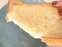 【いつものチーズトーストに小さじ1足して！】劇的に旨くなる食べ方「たったこれだけなのに格別」