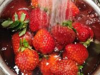 【絶対に避けるべきいちごの洗い方】「論外の洗い方です！」八百屋歴15年が警鐘→「大反省…」