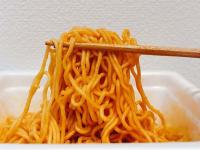 「2日に1回は食べてる」猛者も!【話題の限定カップ焼きそば】実食「もっとウマい食べ方あったわ…」
