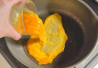 【卵2個とソーセージあったらコレ！】「控えめに言って最高」「即メイン」簡単なのに“まるでお店”