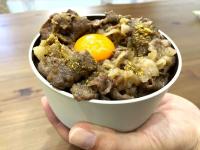 【調味料はめんつゆと砂糖だけ！】爆速3分でうまい丼が完成「子どもと一緒に作れるくらいラク♪」