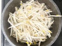 和田明日香さん伝授の「スープ」が衝撃的にウマい！→「もやしがクタクタで最高」もう一生コレでいい