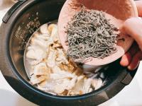 【塩こんぶ余ってる人〜！全員やってみて！】炊飯器に"あの具材"をドボ〜ンするだけ「もう一生コレ」