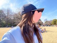 【帽子持ってる民、全員やって〜！】脱ぐとボサボサ→「"5秒"で直る」裏ワザ！美容師もやってる「出先で便利〜」