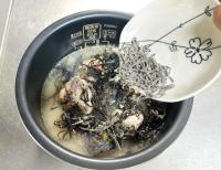 【塩こんぶとさば缶、余ってたらこれ作って！】激うま炊き込みご飯！材料3つドボーンで簡単♪