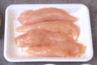 なにこれ…反則級のおいしさ！【スーパーのささ身には“あの粉”まぶして】超しっとり！