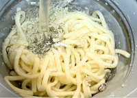 【冷凍うどんがあったら一度は作ってーー！！】もっと早く教えてよ…「夏中リピしたい」激ウマアレンジ