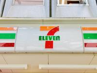 もはやほぼ"大盛り無料"やん…【セブン】はみ出しっぷりに「おかしいおかしいw」「チーズの量バグってる」3選！