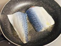 塩サバを焼いてのせて数分煮込むだけ！DAIGOさんも感動！山本ゆりさん流「最強な食べ方」