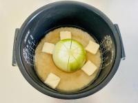 こんなのアリ!?【炊飯器にドーン！と丸ごと入れるだけ】サンドウィッチマン2人も大絶賛!!野菜博士が直伝「究極の炊き込みご飯」