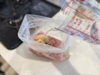 SNSで大バズ【え!?水まで一緒に袋にドーン!!】「もう"餃子の皮"で失敗しない！」お店級レシピ