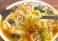 とんっっでもない"アツさ"におったまげる！【神奈川ご当地麺】オモウマイ店紹介で「平日も行列必須」