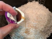 【プチッと鍋→炊き込みご飯】が大大大正解だった！！“調味料ゼロ”で神(泣)「ズボラ界に激震w」「我が家の定番」もう鍋に使わないかも