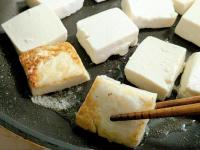 【豆腐】1丁ペロリだよ！「何これ、ステーキ？」"高校生みたいな食欲"の夫も大絶賛！「箸止まらん」