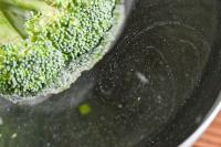 ブロッコリー、その洗い方やめてー！【汚れが驚くほど出てきてゾッ】「今までやってた…」NG行為3選