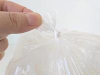 「パンッパンの【ポリ袋】が閉じれない…」←まだ諦めないで!!「たった1本のアレ」が救世主!?「秒で結べる」簡単裏ワザ