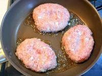 【明石家さんまさんも大絶賛！！】キャイ〜ン天野さんが披露した『震えるほどうまいハンバーグ』の食べ方！夫「いつものとレベル違う！」