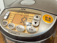 【炊飯器にドボ〜ン！←実は危険かも！】「大手メーカーも警告」「食中毒のリスクも…」調理師が静かに激怒"知らなかった"では済まない理由