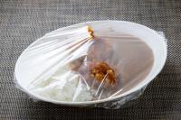 【ラップで“これ”やってたらすぐやめてーー！！】「ええっ！？」メーカーの注意喚起に「耐熱温度超える」「知らなかった…」意外な置き場所も