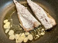 【塩サバはただ焼かないで！？】DAIGOさんも感動！“あの粉”つけて「皮サックサク」