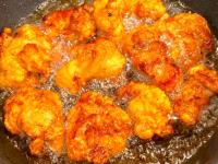 【みんなー！唐揚げは"この作り方"やってーーー！】調味料メーカー「生肉のまま"あの粉"でもむんですよ」→「ほぉ〜！なるほどこうなるか！」