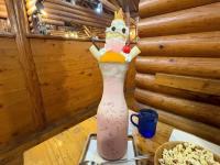 店内は満席で待ち人も！「コメダ珈琲とは一味違うね」「斜め上すぎるボリューム」埼玉発の”デカ盛り聖地”珈琲屋さん