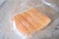 【これ、食べちゃダメ！？】スーパーで買った食パンの“白い粉”にゾクリ…→管理栄養士の回答に「なるほど…！」