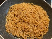 【お願いだから！焼きそば、そのまま食べないで！？】"アレ"注いで焼くだけ→「何これ！家族絶賛」意外な食べ方♡