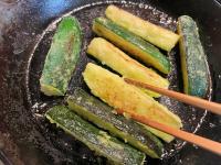 【ズッキーニ1本の食べ方はコレが大大大正解！】「まるでデパ地下級」「カリッじゅわ」が最高！ビールが合う合う♡