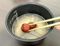 コレのために「梅干し」常備します！【本当は教えたくない】“ドボン”して炊くだけ！→「うまーーっ！」「5分でこれはずるい(泣)」