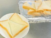 想像を超えた…!!【食パンはこの食べ方が最高！】「三角に切ってのせるだけ」天才かよ〜！「我が家の“テッパン”メニュー確定！」