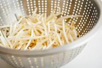 【“スーパーのもやし”すぐ野菜室に…】←やってたらちょっと待って〜！プロが教える“2週間長持ち”方法「早く知りたかった…」“すぐ腐る”からの解放